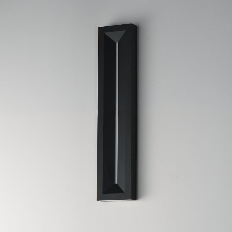 ET2 E30332-BK Fosso 24" LED Outdoor Wall Sconce 5cct | Black
