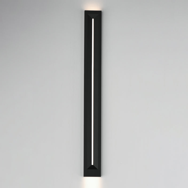 ET2 E30334-BK Fosso 47" LED Outdoor Wall Sconce 5cct | Black